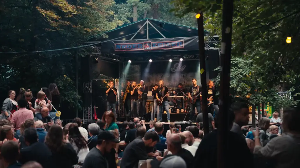 Big Discussion live auf der Neder Keller Bühne